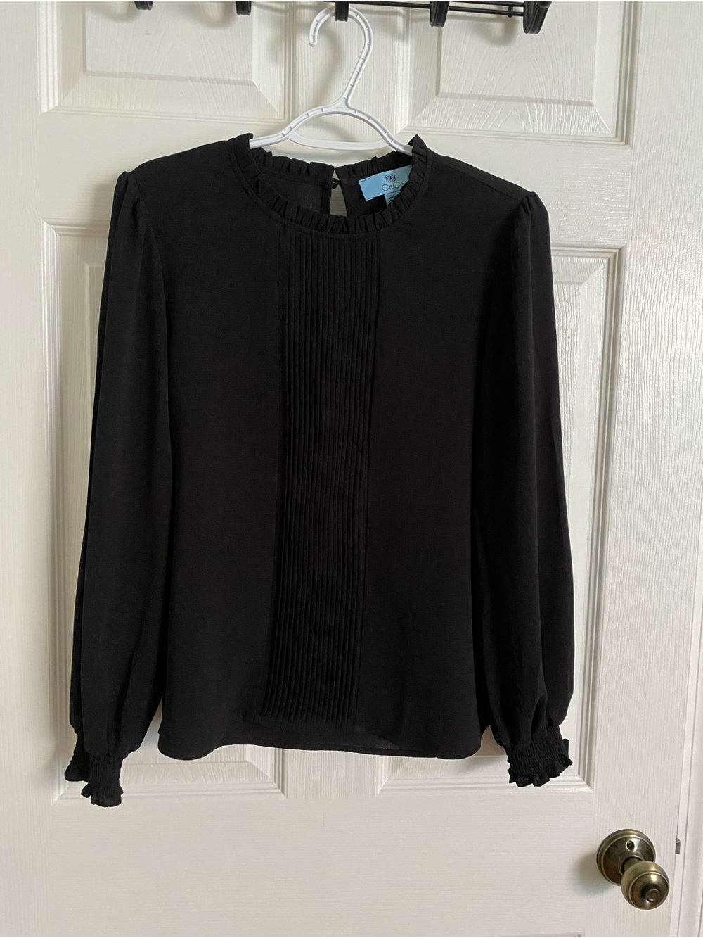 NWOT CeCe Black Pleated Front Long-Sleeve Blouse
